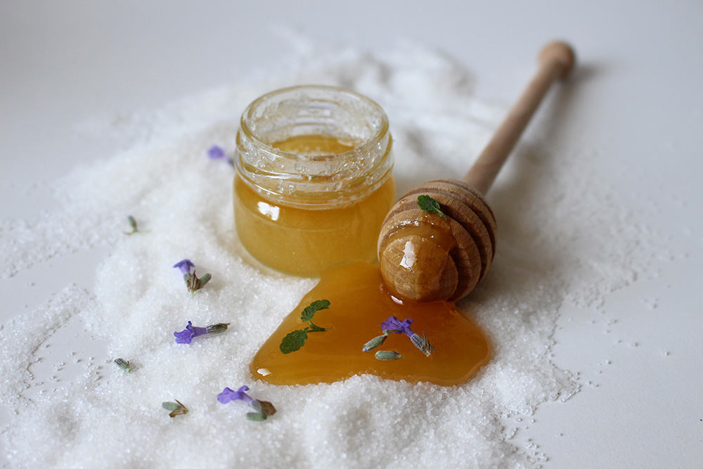 Cosmétiques avec du miel et naturels